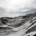 conca del lago di pietra rossa e a destra il mont cormet