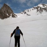 verso il vallone a destra della roccia che adduce al colle