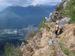 aggirando il promontorio roccioso