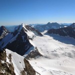 il monch in primo piano e a sin l'eiger