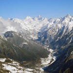 la valpelline e sul fondo cervino e dent d'herens