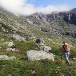 conca verso la casa dietro il lago