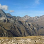 monte leone tra le nubi e le vette dell'alpe veglia