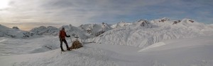 grandioso panorama dalla vetta con sotto il lago toggia